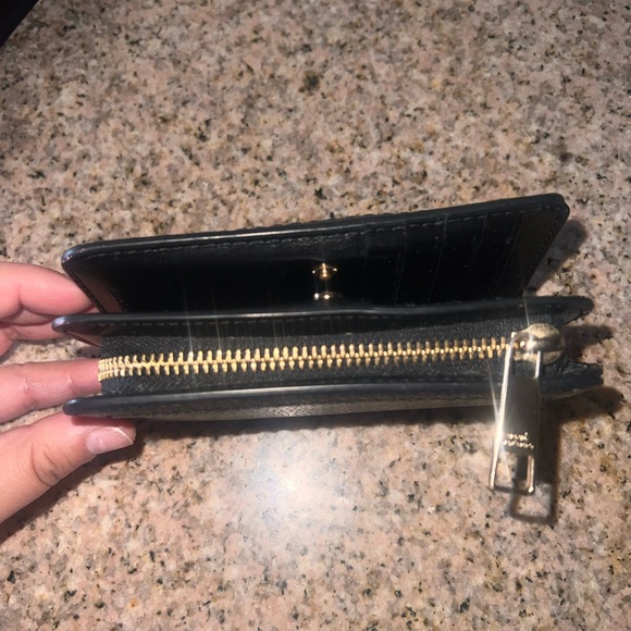 Marc Jacobs Black Pebbled Leather Slim Card Holder with Gold Logo - Picture 11 of 16